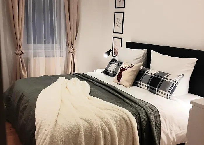 Comfort Apartment - Self-Check-In - 2 Schlafzimmer - Bis 5 Pers - Zentrumnah - Parkplatz - Wifi - Balkon