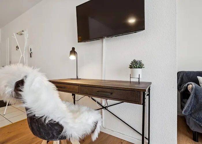 Comfort Apartment - Self-Check-In - 2 Schlafzimmer - Bis 5 Pers - Zentrumnah - Parkplatz - Wifi - Balkon