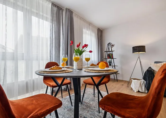 Comfort Apartment - Self-Check-In - 2 Schlafzimmer - Bis 5 Pers - Zentrumnah - Parkplatz - Wifi - Balkon
