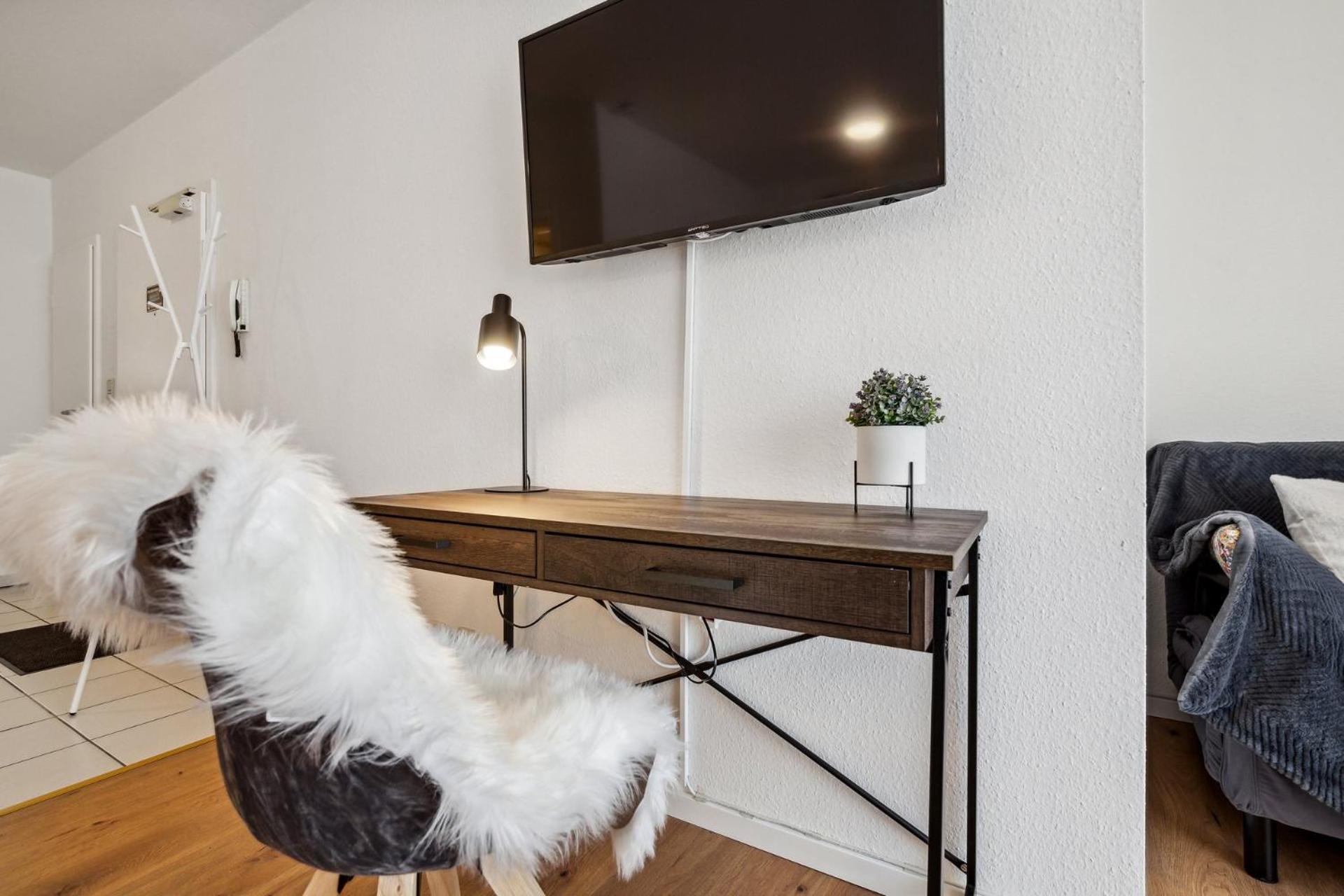 Comfort - Self-check-in - 2 Schlafzimmer - Bis 5 Pers - Zentrumnah - Parkplatz - Wifi - Balkon Apartment