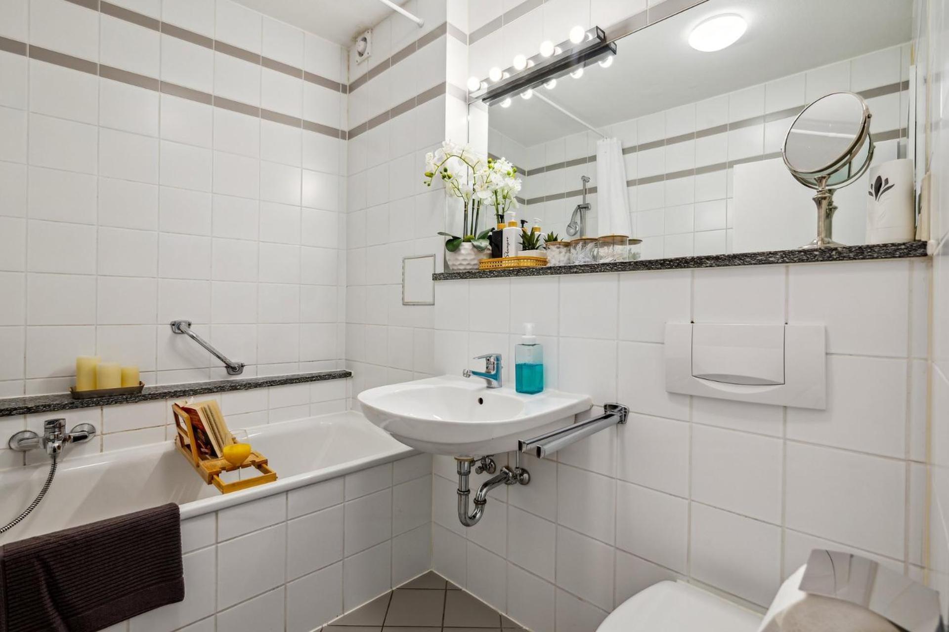 Comfort - Self-check-in - 2 Schlafzimmer - Bis 5 Pers - Zentrumnah - Parkplatz - Wifi - Balkon * Neunkirchen (Saarland)