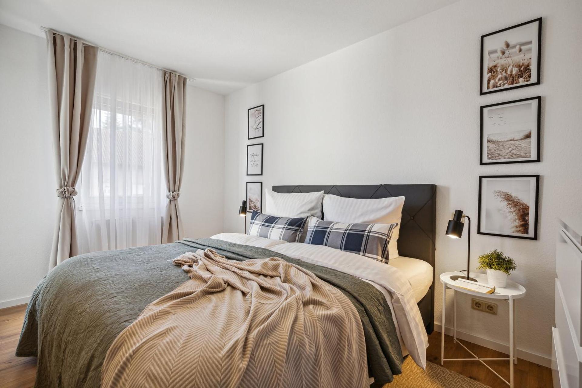 Comfort - Self-check-in - 2 Schlafzimmer - Bis 5 Pers - Zentrumnah - Parkplatz - Wifi - Balkon Apartment *
