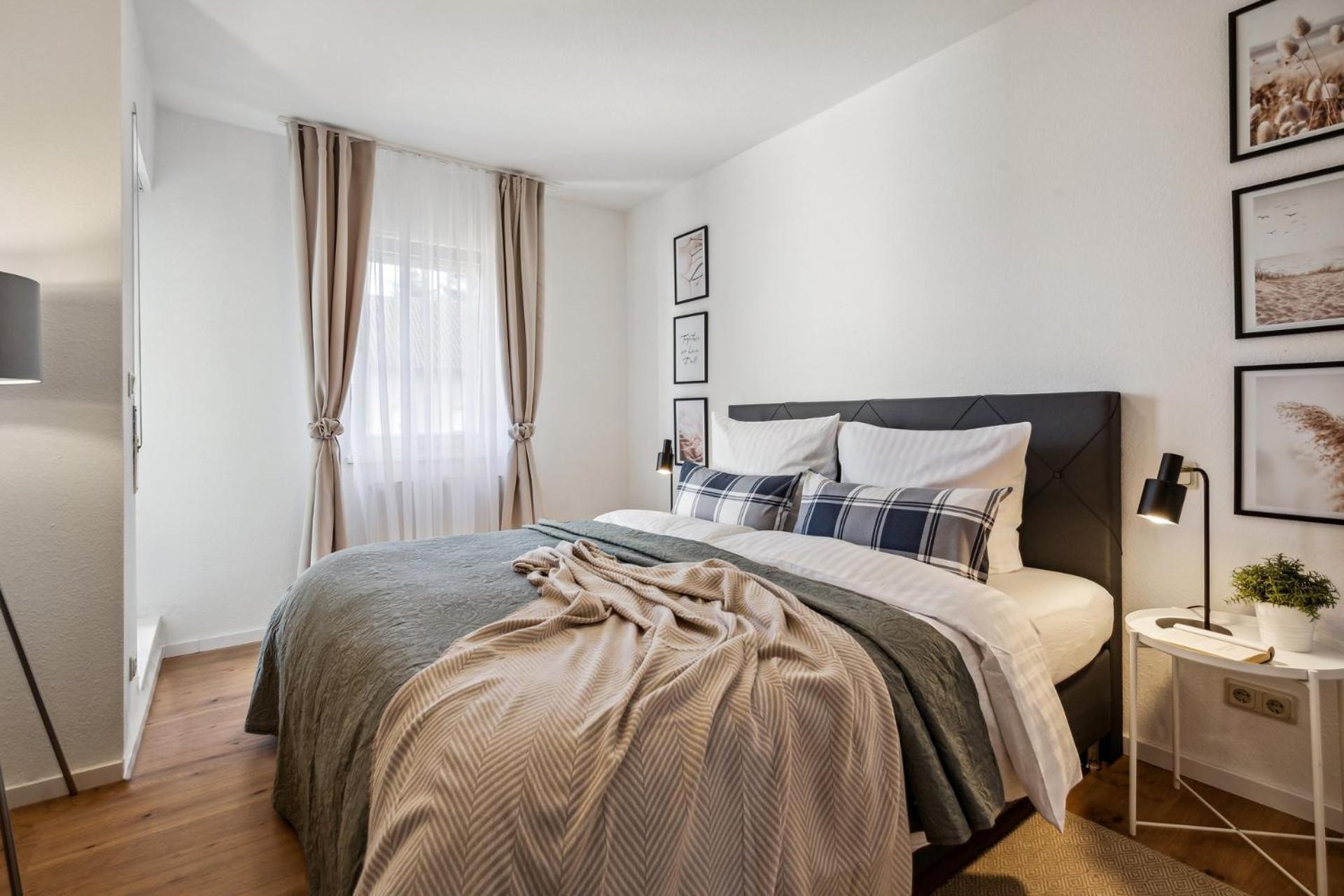 Comfort - Self-check-in - 2 Schlafzimmer - Bis 5 Pers - Zentrumnah - Parkplatz - Wifi - Balkon Apartment