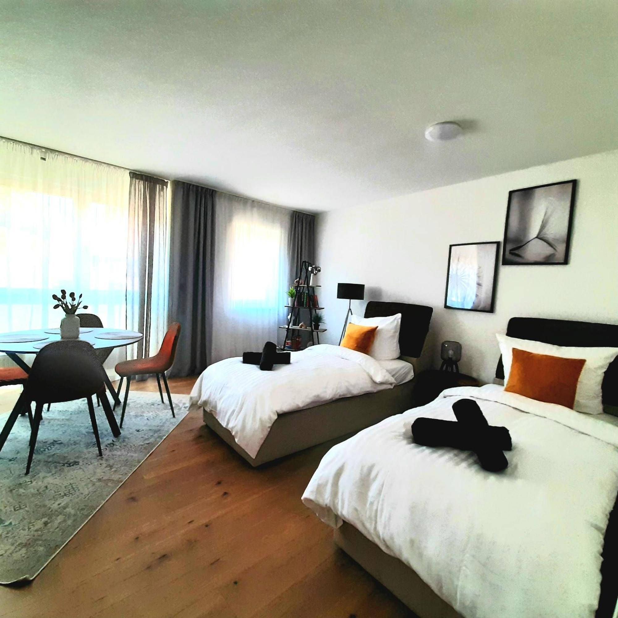 Comfort - Self-check-in - 2 Schlafzimmer - Bis 5 Pers - Zentrumnah - Parkplatz - Wifi - Balkon * Neunkirchen (Saarland)