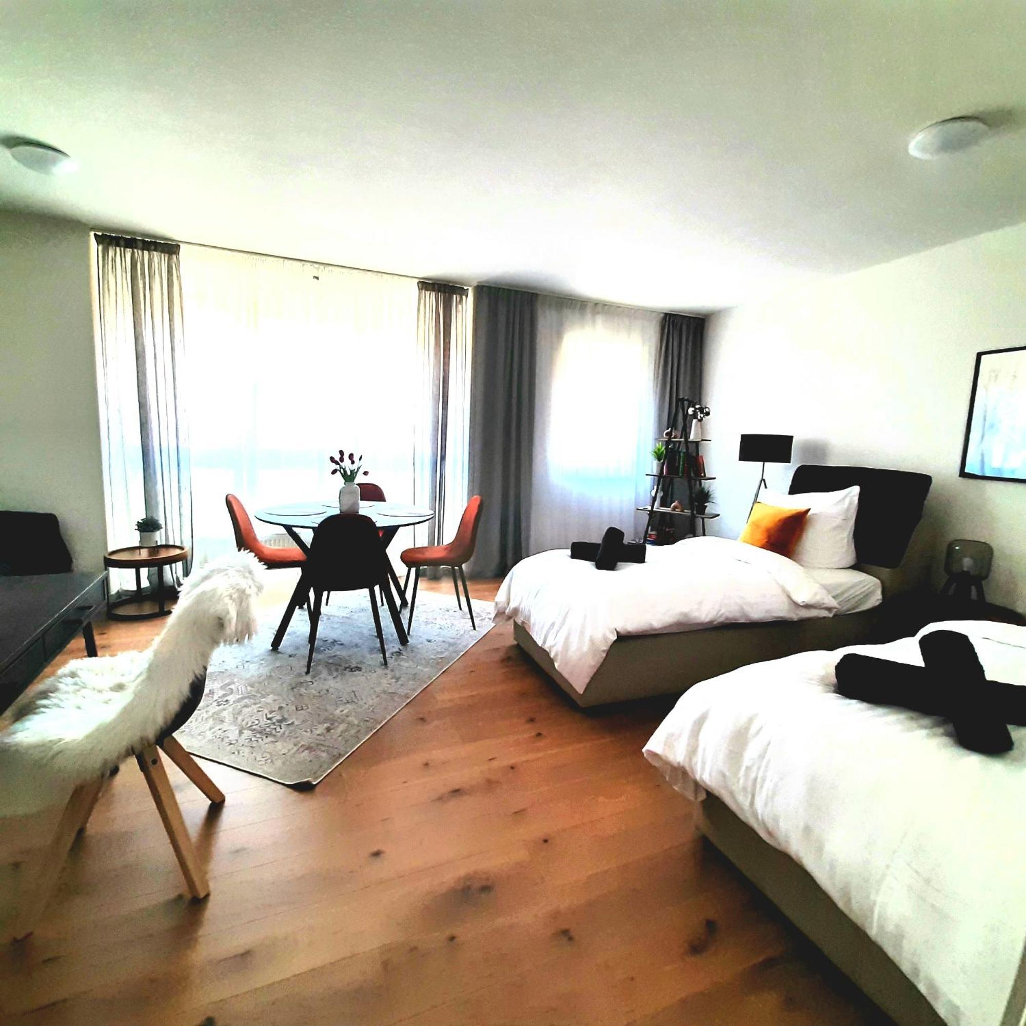 Comfort - Self-check-in - 2 Schlafzimmer - Bis 5 Pers - Zentrumnah - Parkplatz - Wifi - Balkon Apartment *